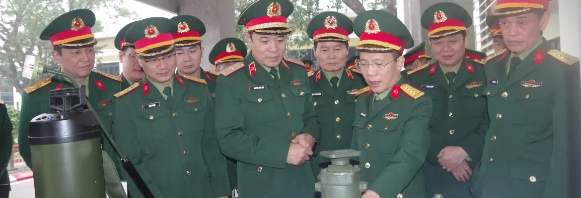 Thủ trưởng Binh chủng kiểm tra, nắm tình hình tại Nhà máy X61